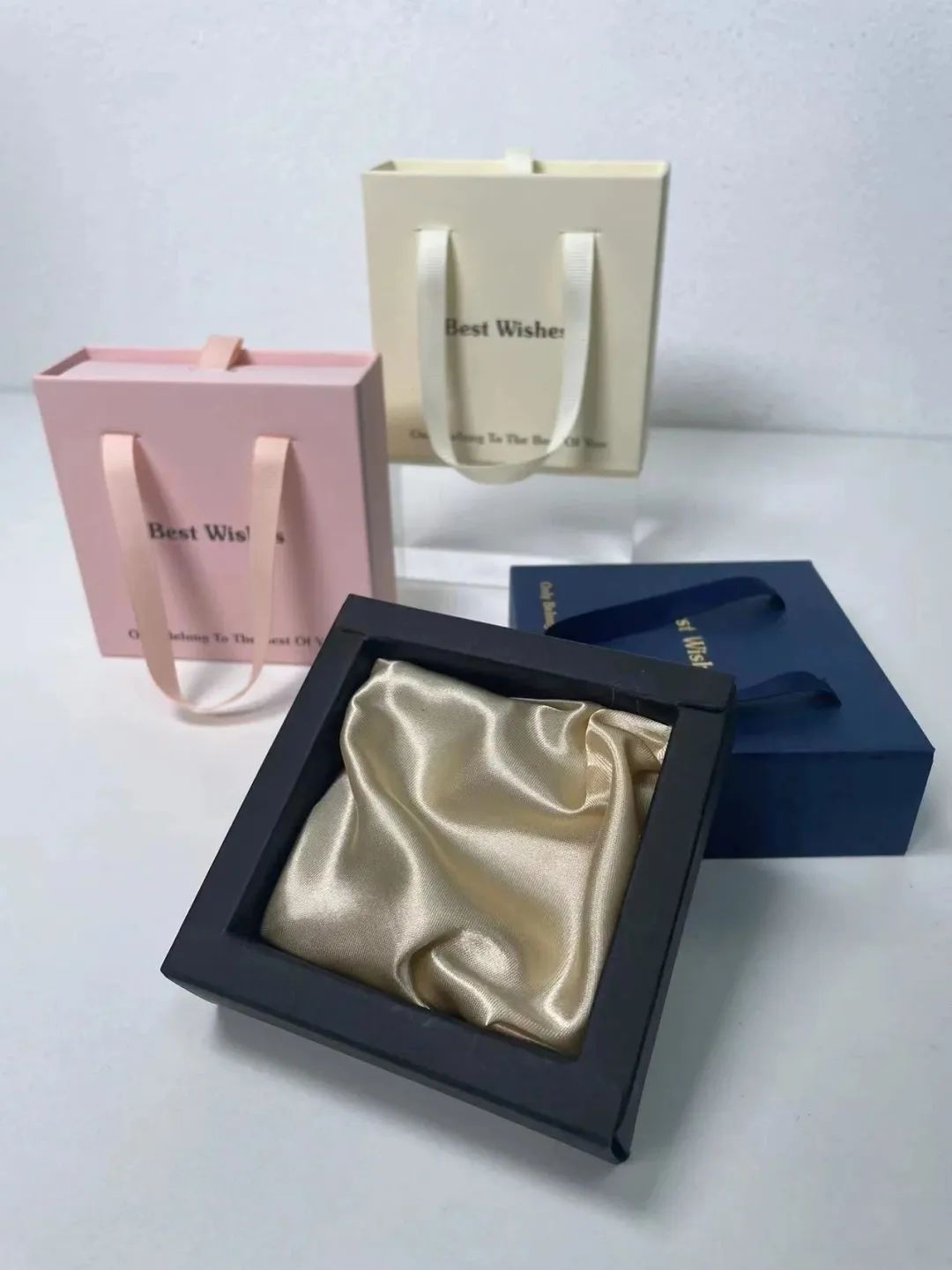 化妝品包裝盒材質(zhì)及工藝_化妝品包裝盒定做廠家_化妝盒材料
